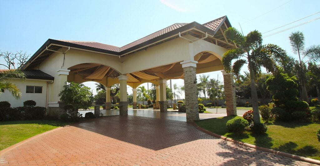 Grand Royale Malolos: Facts, FAQs, Amenities And Review 3 Woodlands