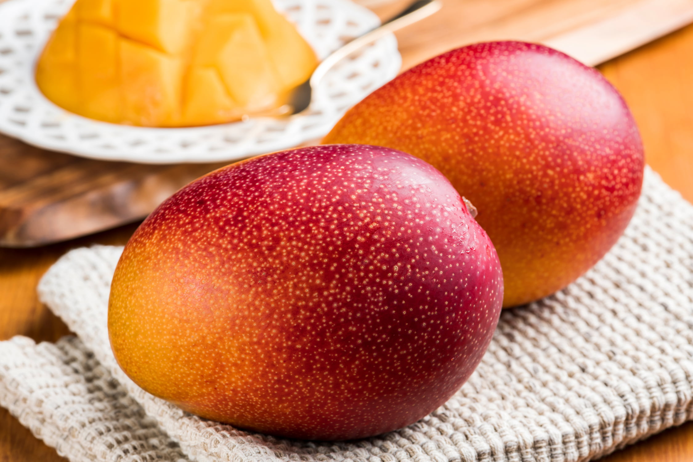 2 Apple Mangoes