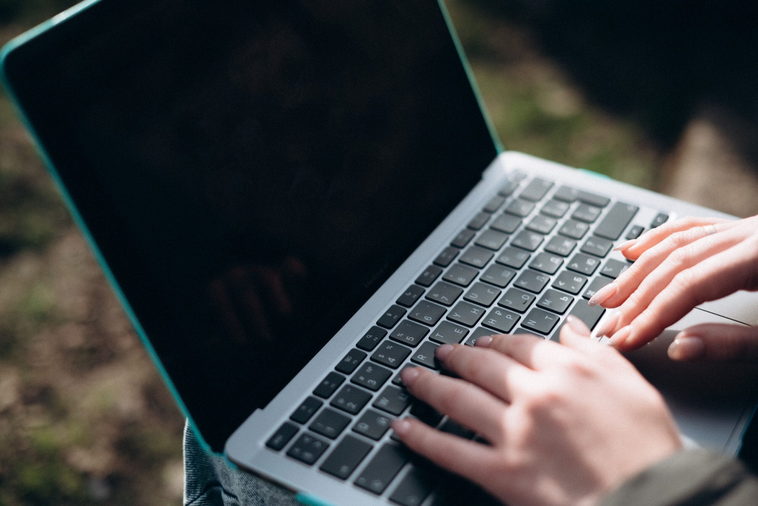 6 Side Hustle Apps Paying Weekly in 2026 3 a freelance writer typing on a laptop with coffee cup