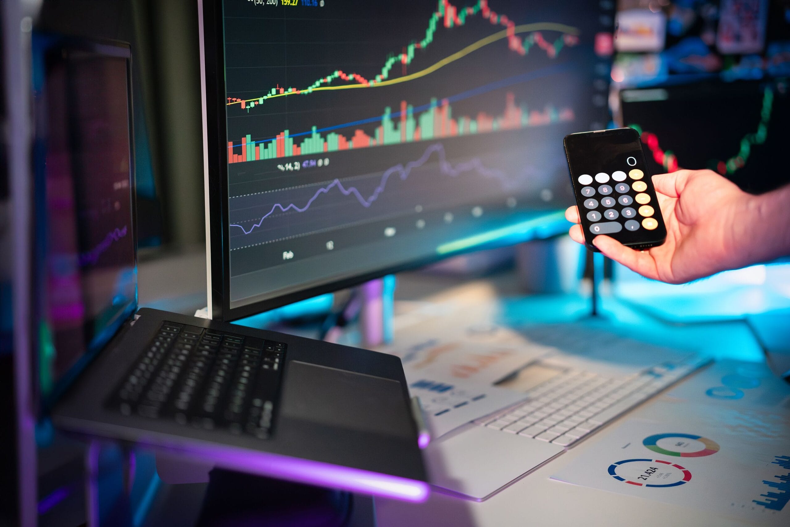 Best Instant Payout Micro Jobs & Apps for Gig Workers 6 A laptop screen showing a spreadsheet calculating hourly earnings from micro‑tasks