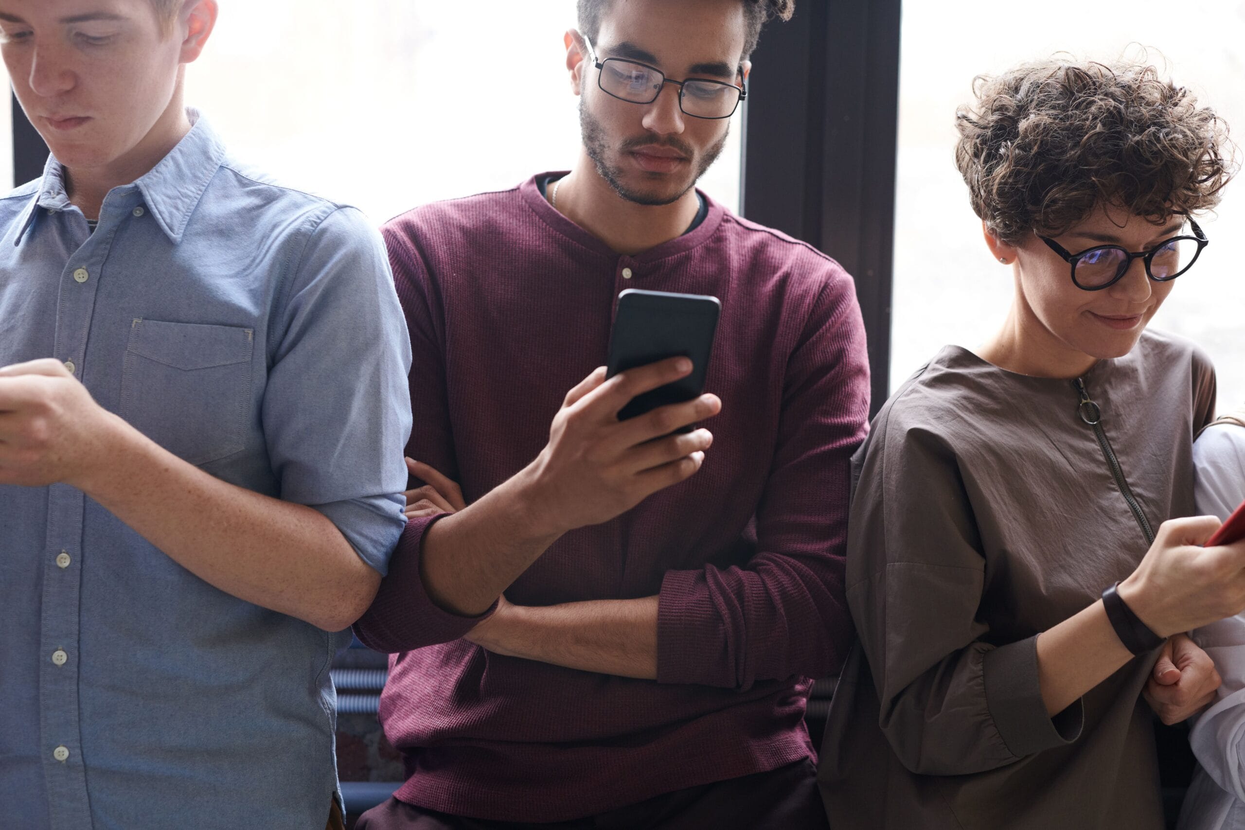 Online surveys that pay: A Practical Guide 4 Close‑up of a hand holding a smartphone displaying a survey questionnaire