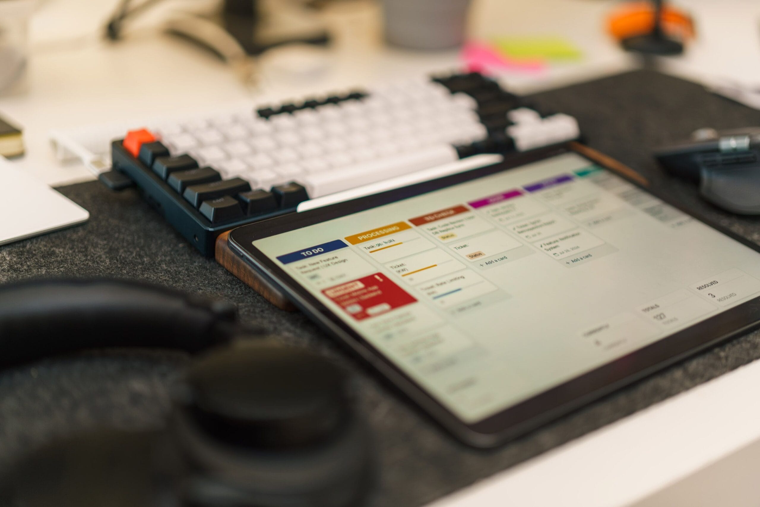 7 Micro-Task Sites Payouts Without Bank Fees 4 Person working on a tablet with multiple micro‑task app icons displayed, highlighting fee‑free withdrawals