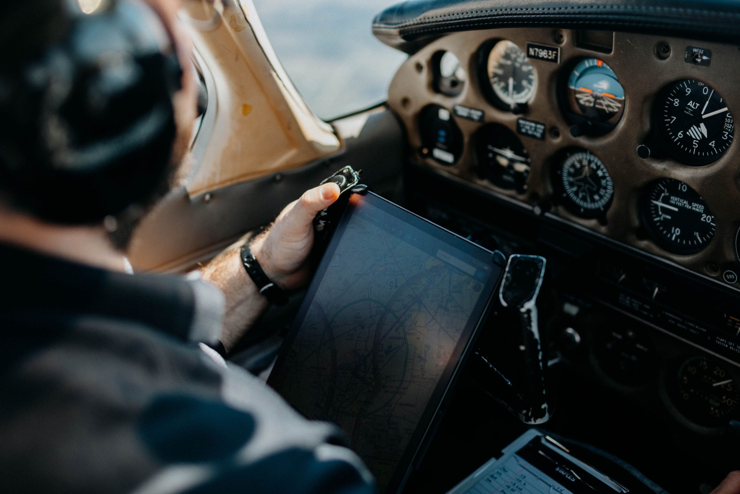 Best Instant Payout Micro Jobs & Apps for Gig Workers 7 A gig worker reviewing a profile dashboard on a tablet, highlighting completed tasks and earnings