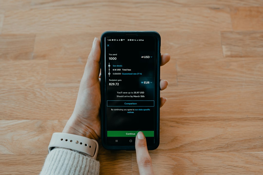 Tips Basics: A Practical Guide 3 smartphone displaying a tip button on a homebrew blog